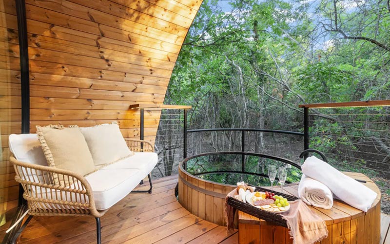 Treehouse Rentals in Texas - Enchanted Tree House! - hot tub