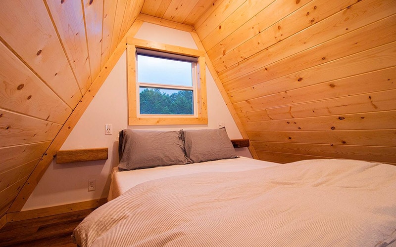Hive Treehouse Cabin - Bedroom