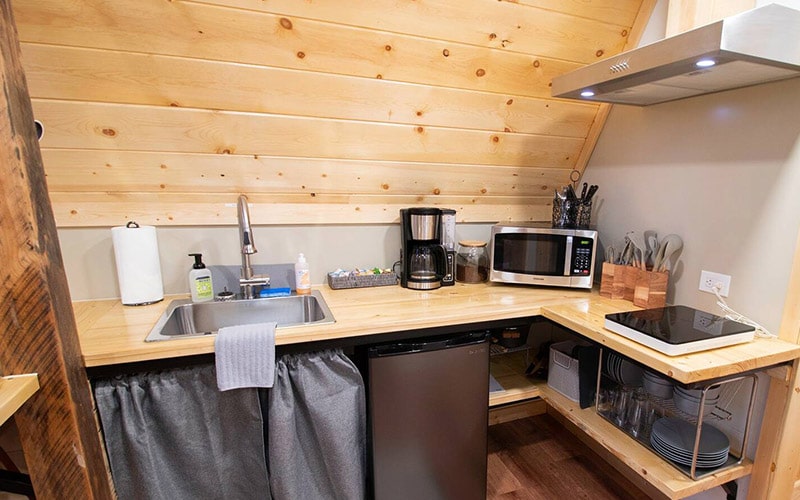 Hive Treehouse Cabin - Kitchen