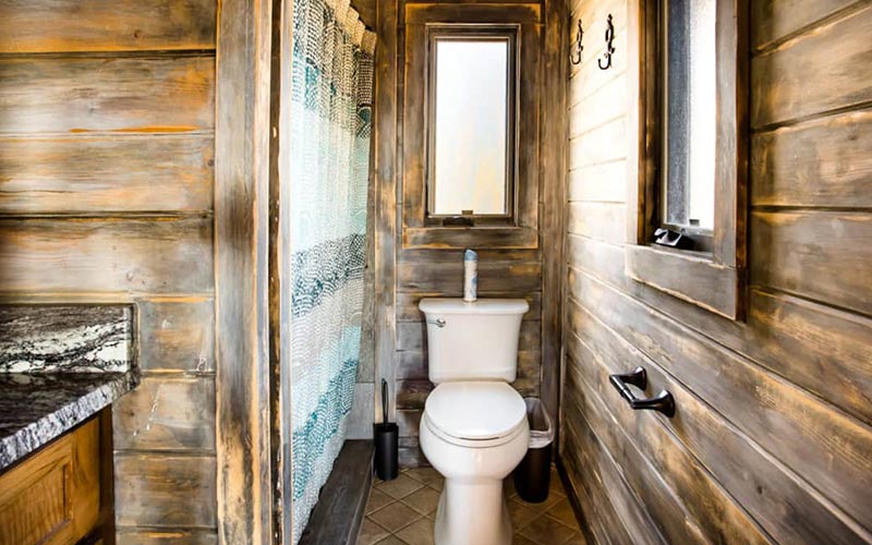 Sanctuary bathroom - Asheville Treehouse Rental