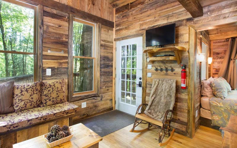 Treehouse Rentals in Ohio - Old Pine Treehouse