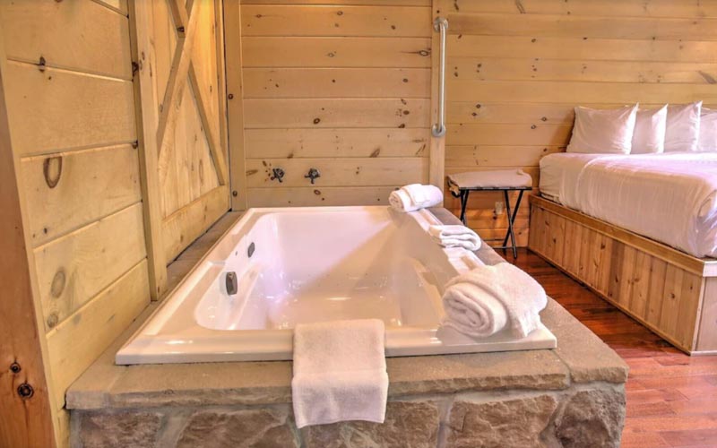 Treehouse Rentals In Ohio - Romantic Treehouse Getaway bath tub