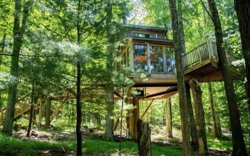 Treehouse Rentals in Ohio - The View Treehouse