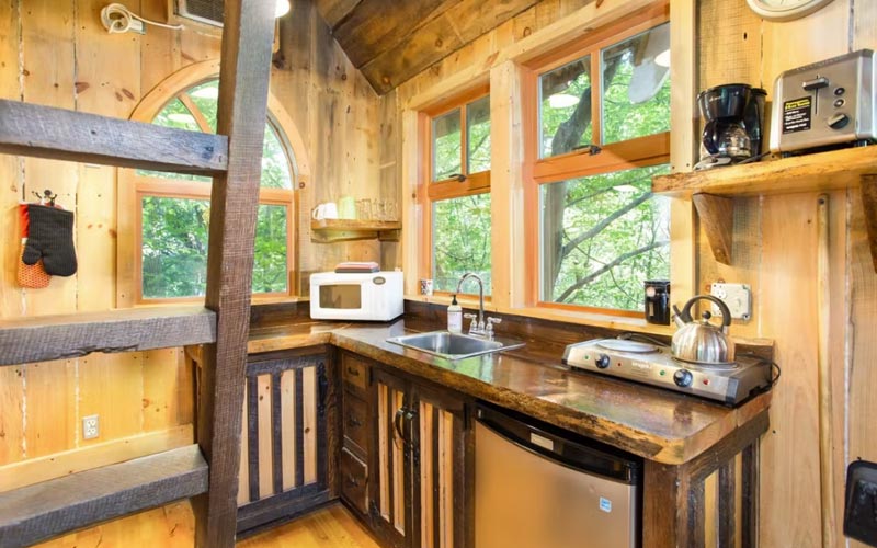 Best Treehouse Rentals in Ohio - Little Red Treehouse
