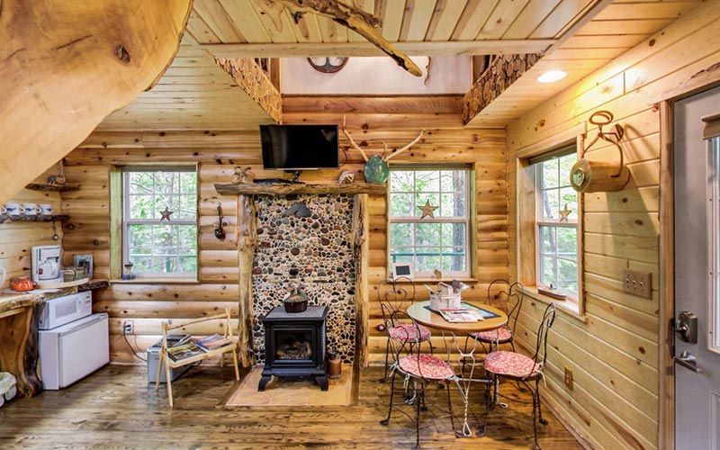 Boulder Ridge Treehouse - Living Space