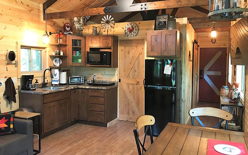 Treehouse Rentals In Ohio - Buckeye Barn Tree House living room