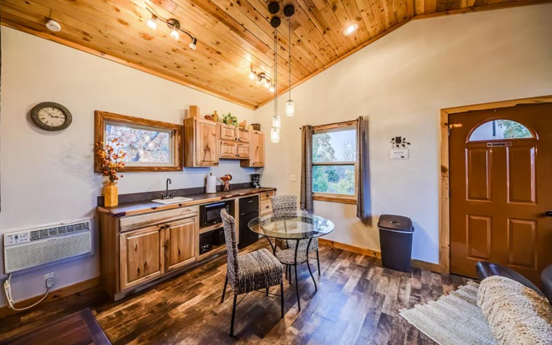 Treehouse Rentals In Oklahoma - Luxury Water View Treehouse interior