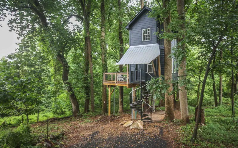 Treehouse Rentals in Virginia - Romantic Treehouse Stay in the Sky