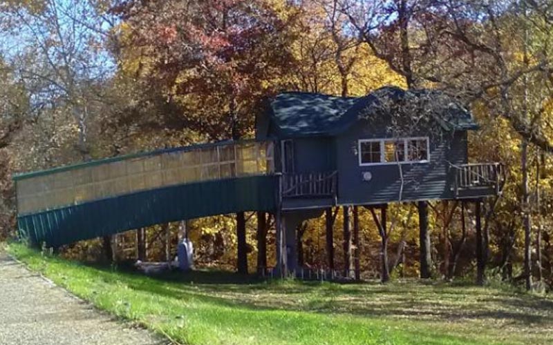 Wisconsin Treehouse Rentals - Peaceful Valley Haven Tree House 