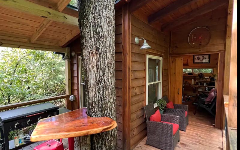 Treehouse rentals in Tennessee - The Dreamweaver at Treehouse Mountain deck