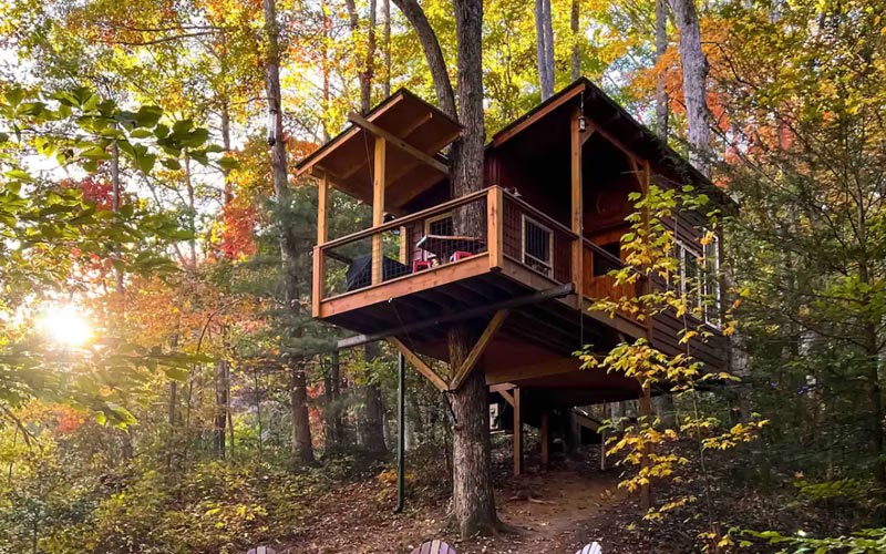 Treehouse rentals in Tennessee - The Dreamweaver at Treehouse Mountain!