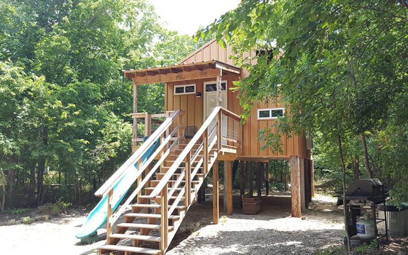 Treehouse Rentals In Oklahoma - Tree house cabin/ Penny Ante