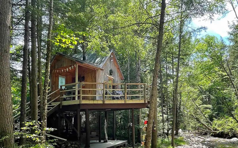 Treehouse Rentals In Vermont - Lola’s Brookside Treehouse