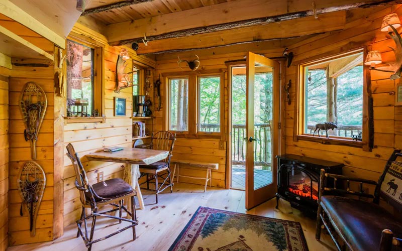 Treehouse Rentals In Vermont - Moose Meadow Lodge Treehouse interior