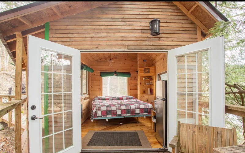 Treehouse Rentals In Vermont - The Beaver Pond Treehouse bedroom