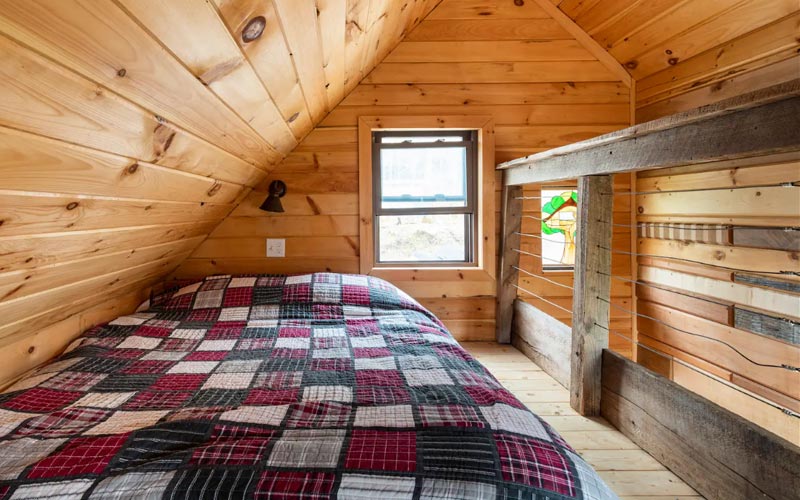 Treehouse Rentals In Vermont - The Sugar Maple Treehouse bedroom