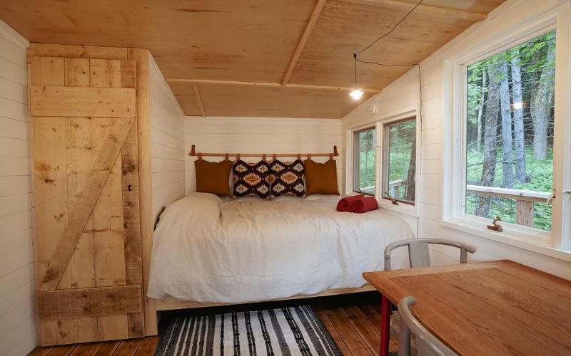 Treehouse Rentals In Vermont - Treehut bedroom