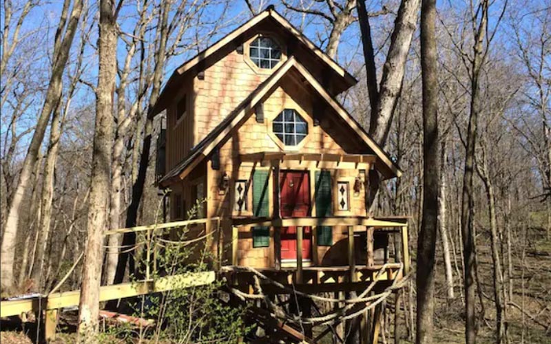 Treehouse rentals in Illinois - Quarters Treehouse