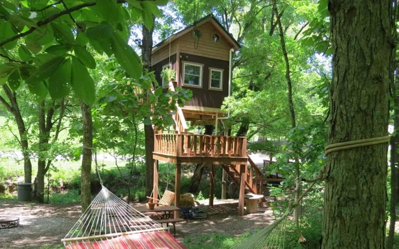 Tree houses for rent in Illinois - Maple Oak Treehouse