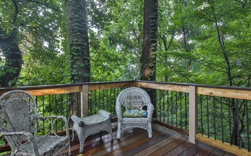 Romantic Treehouse Stay in the Sky - Treehouse Rentals In Virginia - Deck