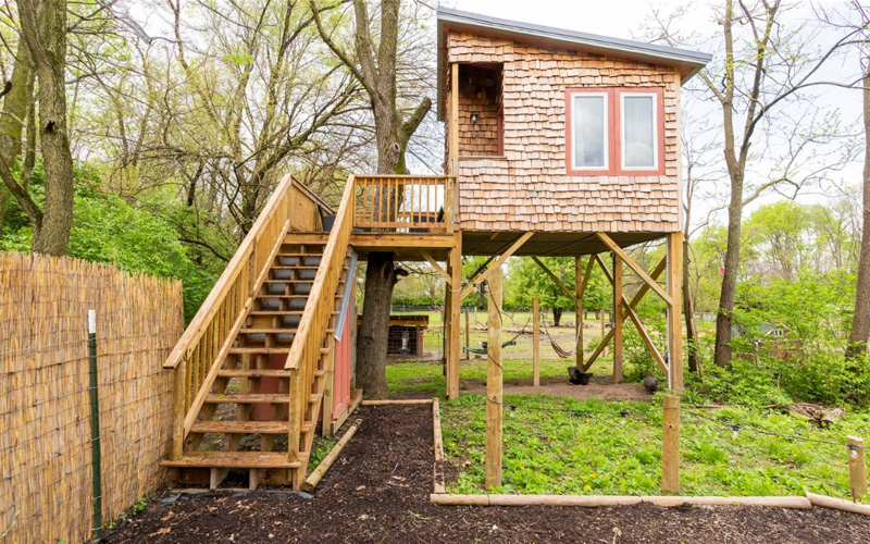 Tree House At Urban Farm - Treehouses Rentals In Indiana