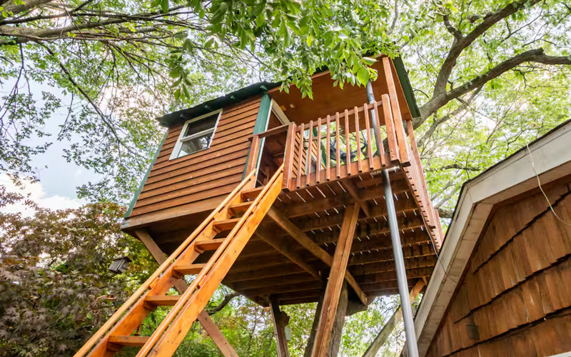 Treehouse rentals in Illinois - Enchanted Garden Treehouse