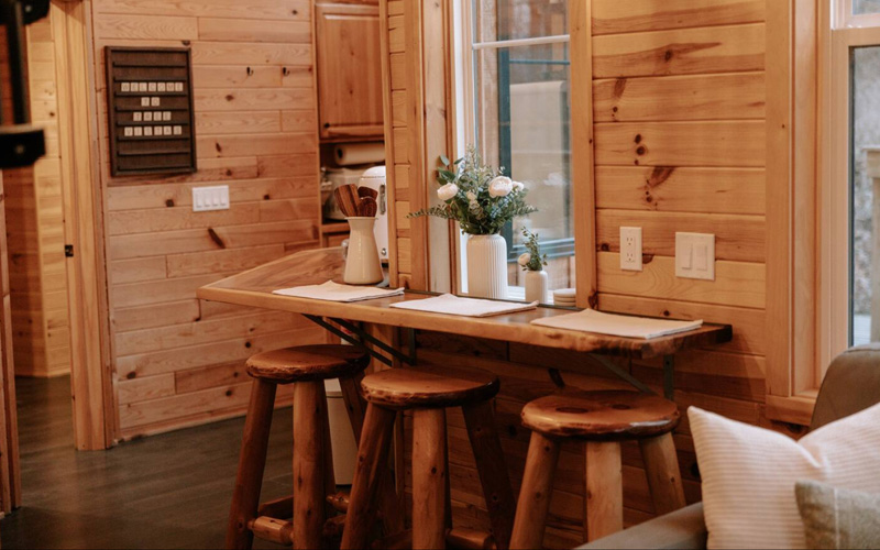 Treehouse rentals in Michigan - Tree Vistas Treehouse interior