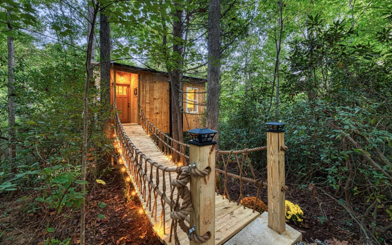Luxurious Secluded Romantic Treehouse with Hot Tub - Old Fort, North Carolina